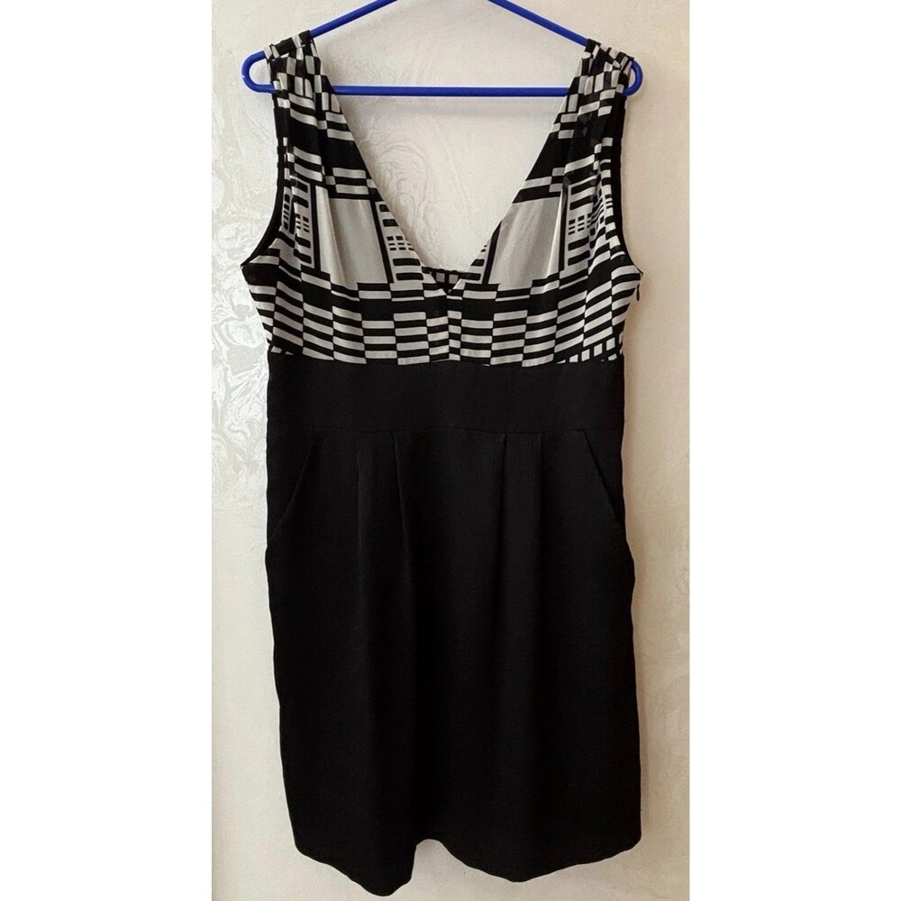 BCBG Black & Cream Dress 12 Sleeveless Cocktail V Neck Resort Cruise Cutout EUC